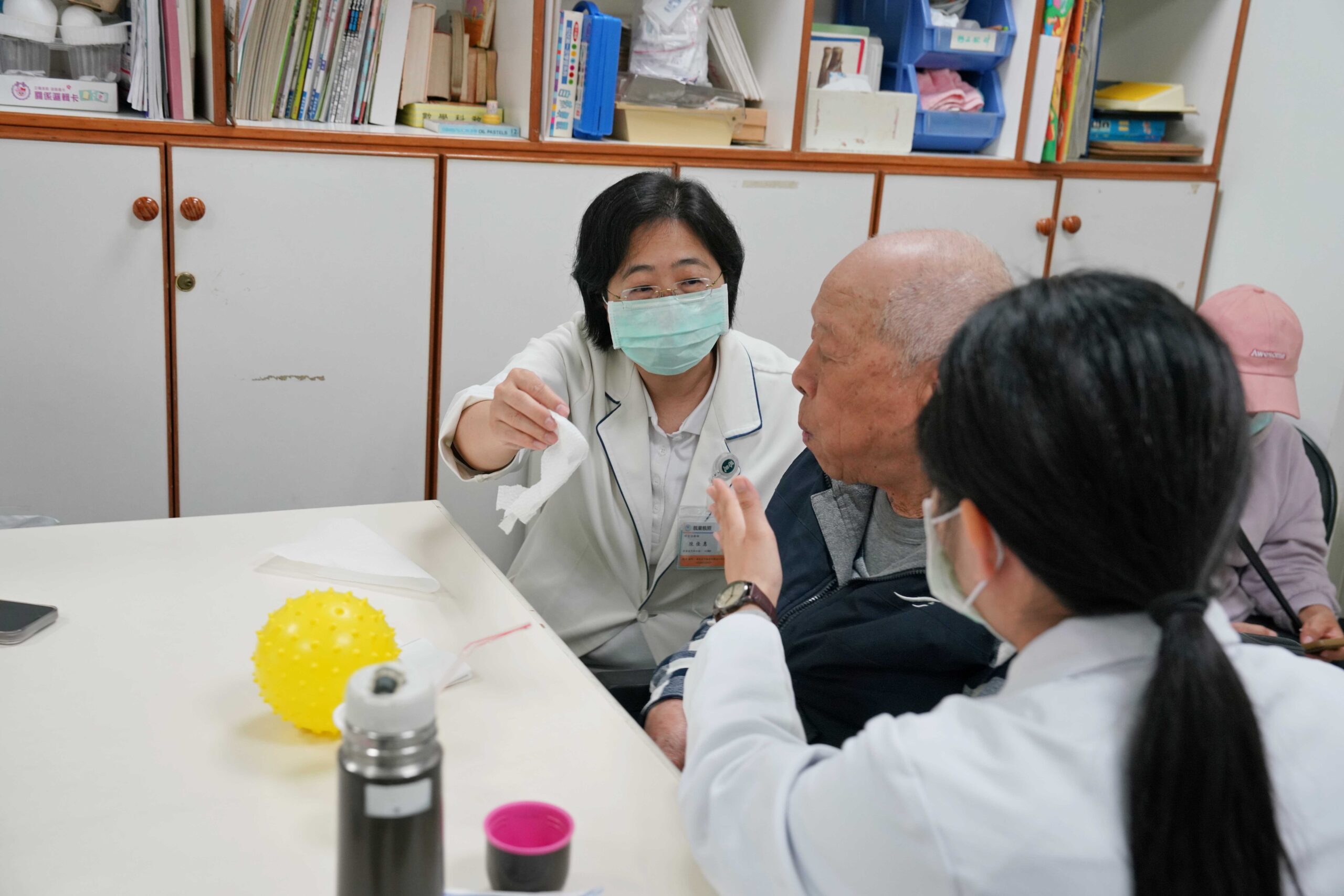 花蓮慈濟開辦吞嚥中心    長者嗆咳可訓練治療