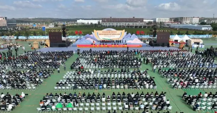陝西省榆林市榆陽區主會場慶祝2025年中國農民豐收節 展示鄉村振興新面貌