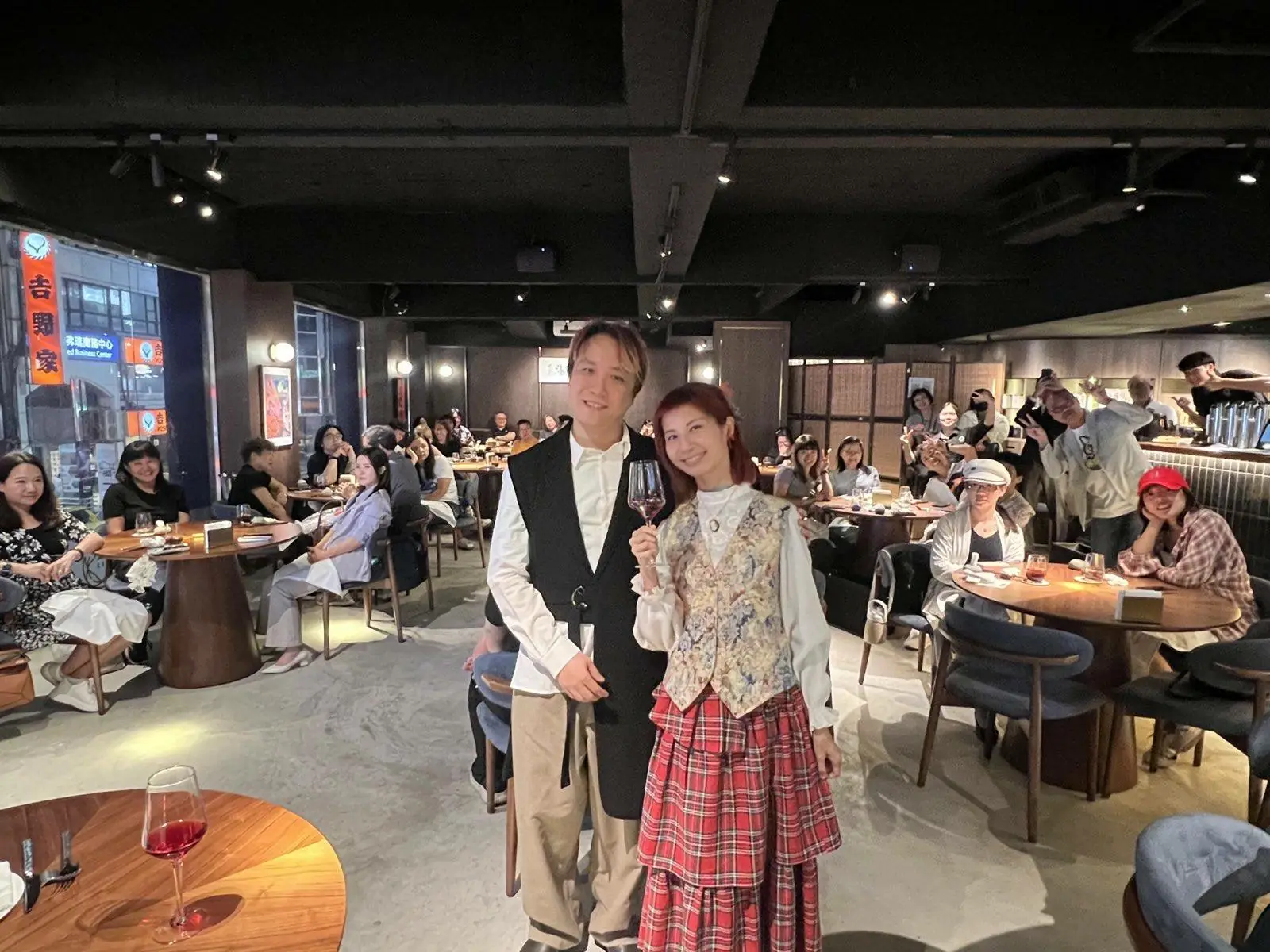 《移民前的最後100餐》由從香港移民到台灣的路懿和巫凱宜主演。(圖/何故提供)