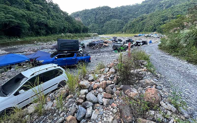 芃芃野溪溫泉太夯引起封路 村長證實在地人意見紛歧