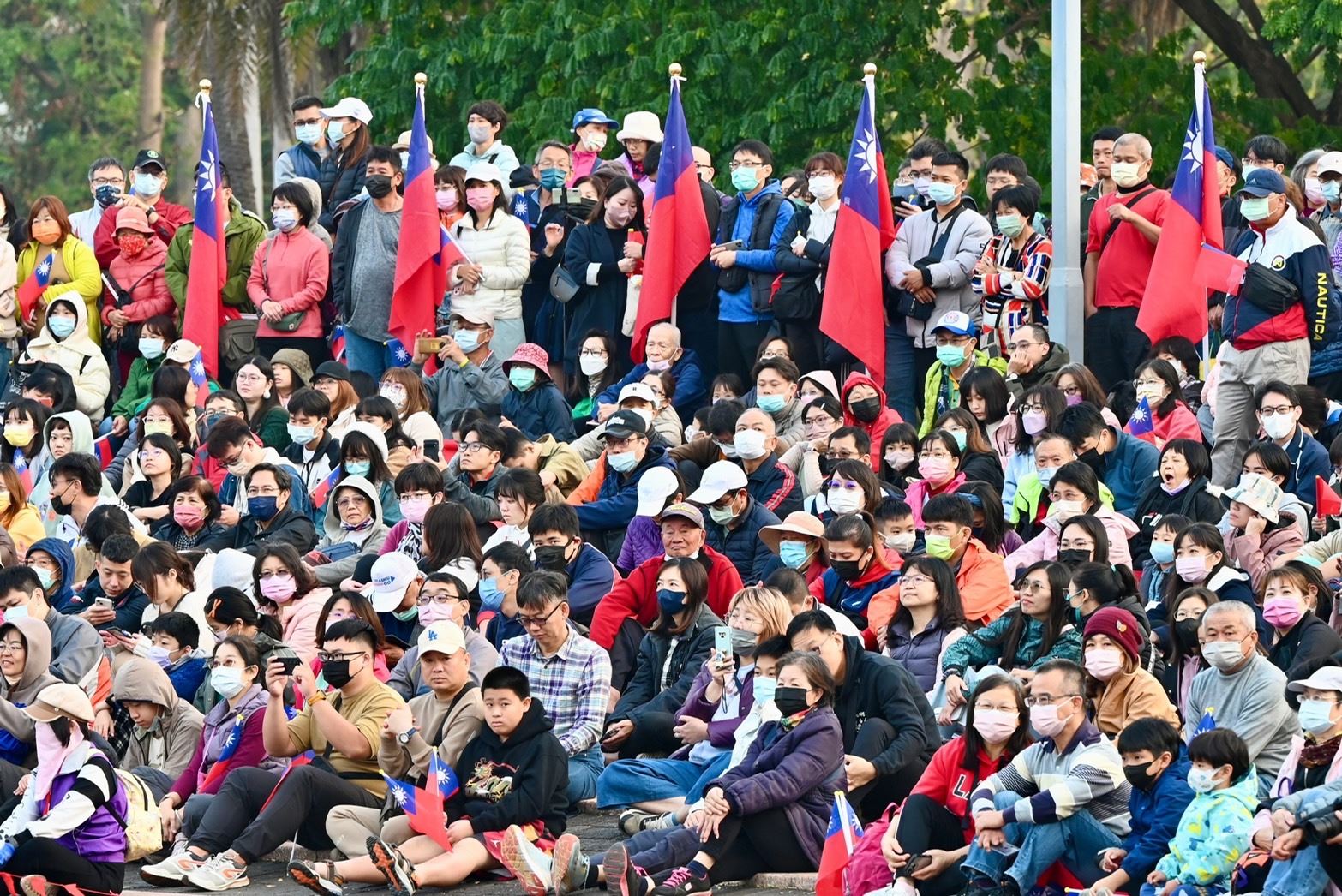 民眾踴躍參加高雄市元旦升旗典禮。（圖/高雄市政府提供）