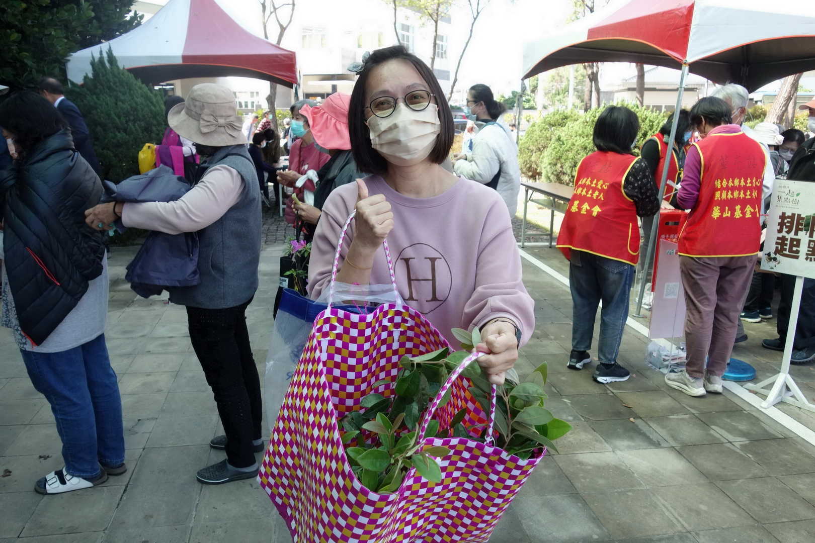 本土種最好  植樹節民眾愛領原生花苗